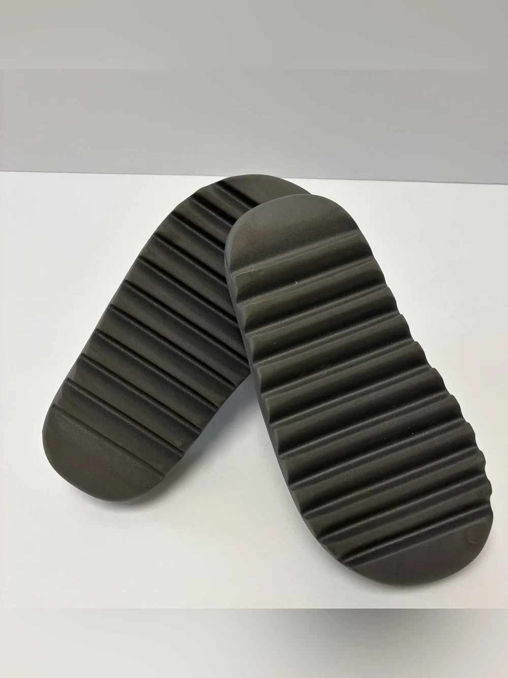 adidas Adilette Comfort Black Slide Sandals Men’s 7 Women’s 8 EU 40